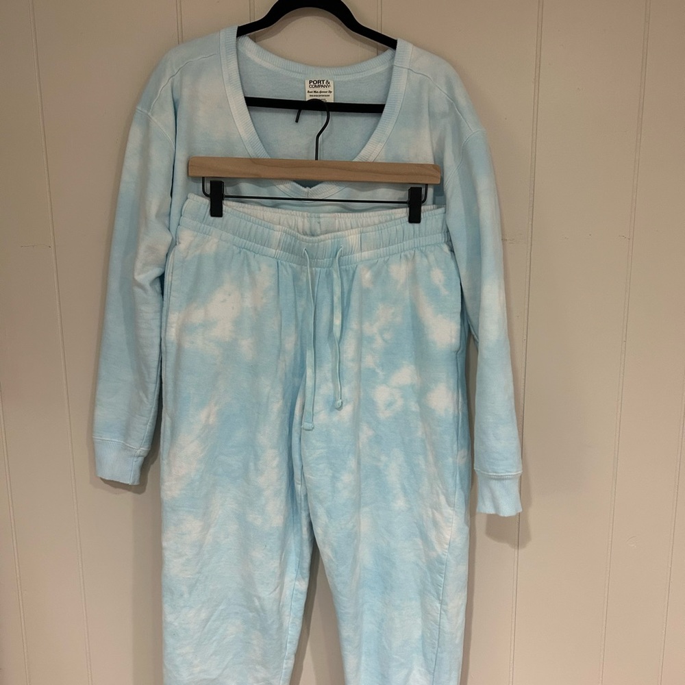 Matching Sweatshirt and Sweatpants Set Blue and White Tie dye